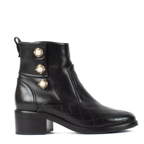 $1440 2017 Chanel Black Leather Quilted Pearl Crystal Moto Ankle Boots sz 10/41 - Picture 1 of 16